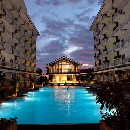 Rest and Fly Luxurious Budget Stay with Pool and Gym Hosted by Peter